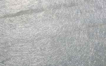 Lacasaidh laminate fibreglass or shingles?